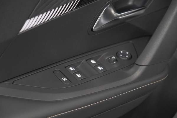 Peugeot 2008 PureTech 130 EAT8 Allure | 360 Camera | Adaptieve Cruise Control | Dodehoekdetectie