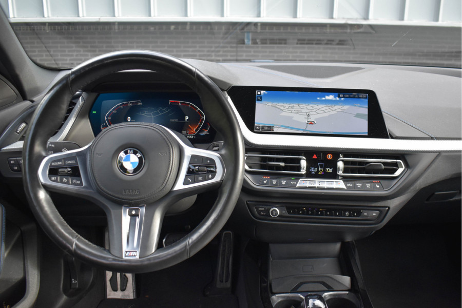 BMW 1-serie 118i Aut. M-Sport | Trekhaak | HiFi | Camera | Virtual | Sfeer | NL Auto |
