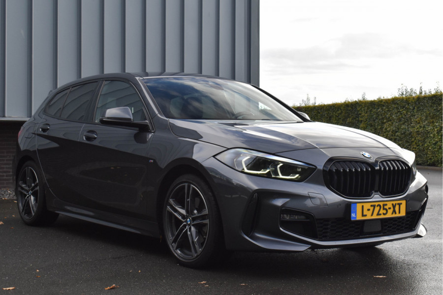 BMW 1-serie 118i Aut. M-Sport | Trekhaak | HiFi | Camera | Virtual | Sfeer | NL Auto |