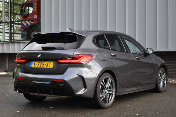 BMW 1-serie 118i Aut. M-Sport | Trekhaak | HiFi | Camera | Virtual | Sfeer | NL Auto |