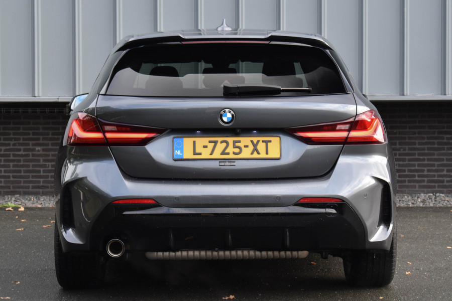 BMW 1-serie 118i Aut. M-Sport | Trekhaak | HiFi | Camera | Virtual | Sfeer | NL Auto |