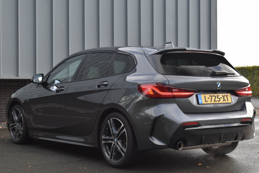 BMW 1-serie 118i Aut. M-Sport | Trekhaak | HiFi | Camera | Virtual | Sfeer | NL Auto |