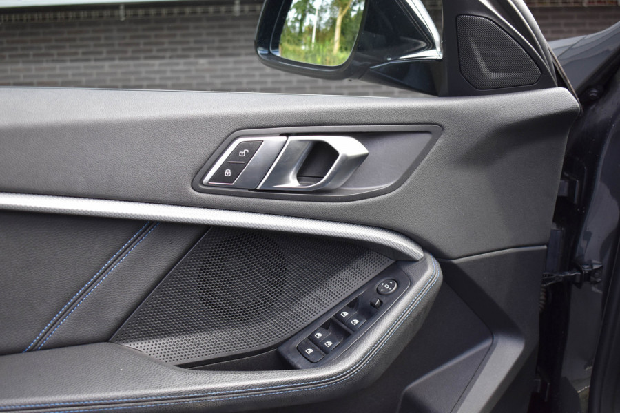BMW 1-serie 118i Aut. M-Sport | Trekhaak | HiFi | Camera | Virtual | Sfeer | NL Auto |
