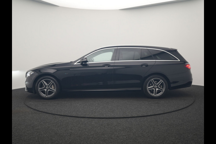 Mercedes-Benz E-Klasse Estate 300 e AMG 320pk PHEV Dealer O.H | SOH 87,7% | Trekhaak af Fabriek | Schuif-/kantel Dak | Widescreen Navi | Multibeam LED | Camera | Alcantara Sportstoelen Verwarmd | Apple Carplay | BLIS | 18"L.M | Plug In Hybrid