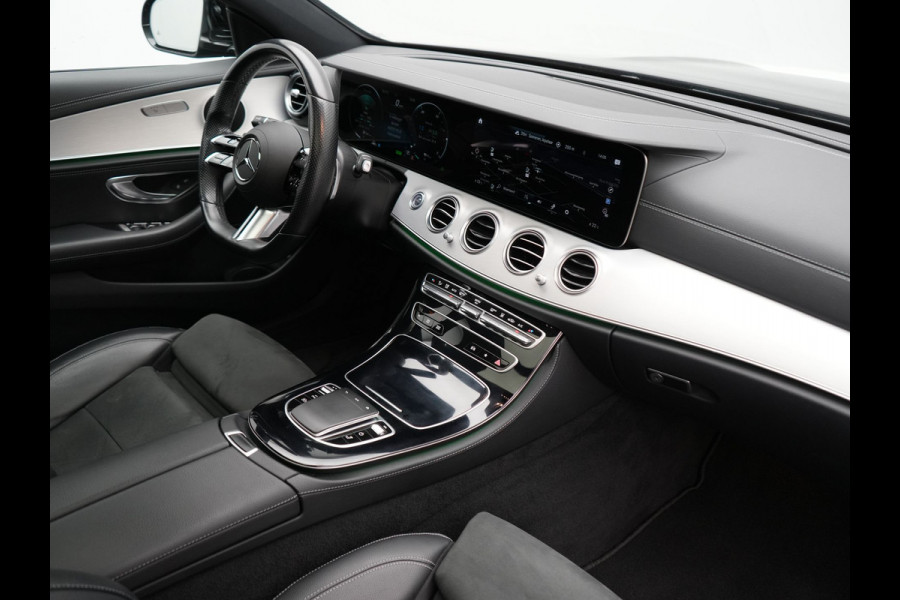 Mercedes-Benz E-Klasse Estate 300 e AMG 320pk PHEV Dealer O.H | SOH 87,7% | Trekhaak af Fabriek | Schuif-/kantel Dak | Widescreen Navi | Multibeam LED | Camera | Alcantara Sportstoelen Verwarmd | Apple Carplay | BLIS | 18"L.M | Plug In Hybrid