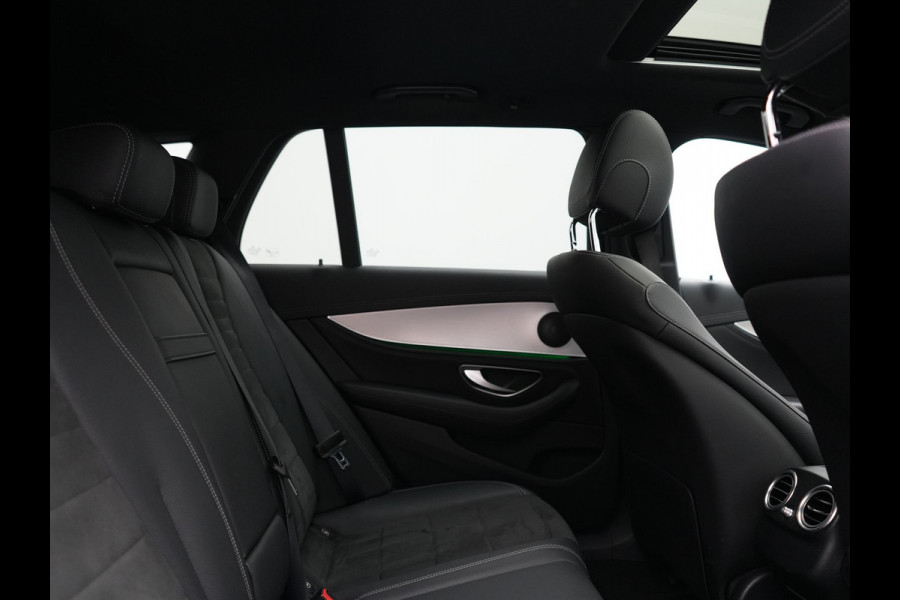 Mercedes-Benz E-Klasse Estate 300 e AMG 320pk PHEV Dealer O.H | SOH 87,7% | Trekhaak af Fabriek | Schuif-/kantel Dak | Widescreen Navi | Multibeam LED | Camera | Alcantara Sportstoelen Verwarmd | Apple Carplay | BLIS | 18"L.M | Plug In Hybrid