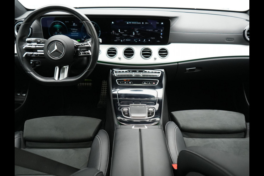 Mercedes-Benz E-Klasse Estate 300 e AMG 320pk PHEV Dealer O.H | SOH 87,7% | Trekhaak af Fabriek | Schuif-/kantel Dak | Widescreen Navi | Multibeam LED | Camera | Alcantara Sportstoelen Verwarmd | Apple Carplay | BLIS | 18"L.M | Plug In Hybrid