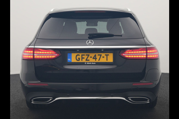 Mercedes-Benz E-Klasse Estate 300 e AMG 320pk PHEV Dealer O.H | SOH 87,7% | Trekhaak af Fabriek | Schuif-/kantel Dak | Widescreen Navi | Multibeam LED | Camera | Alcantara Sportstoelen Verwarmd | Apple Carplay | BLIS | 18"L.M | Plug In Hybrid