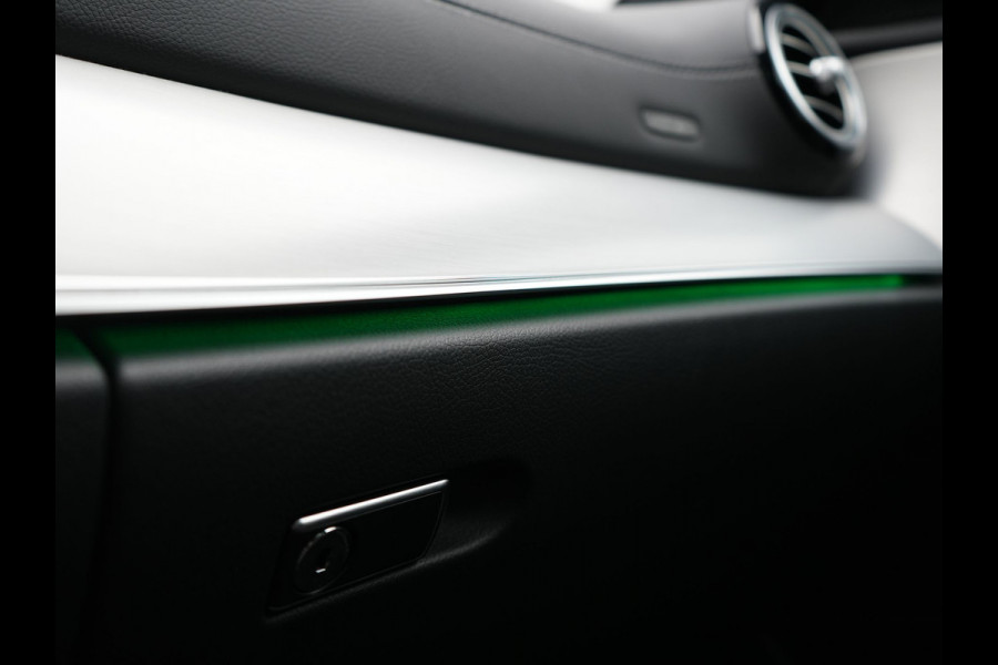 Mercedes-Benz E-Klasse Estate 300 e AMG 320pk PHEV Dealer O.H | SOH 87,7% | Trekhaak af Fabriek | Schuif-/kantel Dak | Widescreen Navi | Multibeam LED | Camera | Alcantara Sportstoelen Verwarmd | Apple Carplay | BLIS | 18"L.M | Plug In Hybrid