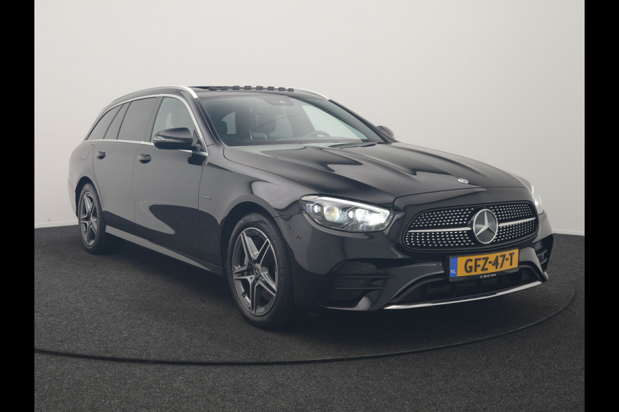 Mercedes-Benz E-Klasse Estate 300 e AMG 320pk PHEV Dealer O.H | SOH 87,7% | Trekhaak af Fabriek | Schuif-/kantel Dak | Widescreen Navi | Multibeam LED | Camera | Alcantara Sportstoelen Verwarmd | Apple Carplay | BLIS | 18"L.M | Plug In Hybrid