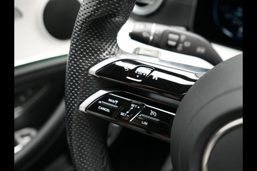 Mercedes-Benz E-Klasse Estate 300 e AMG 320pk PHEV Dealer O.H | SOH 87,7% | Trekhaak af Fabriek | Schuif-/kantel Dak | Widescreen Navi | Multibeam LED | Camera | Alcantara Sportstoelen Verwarmd | Apple Carplay | BLIS | 18"L.M | Plug In Hybrid