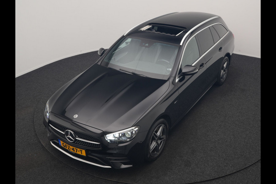 Mercedes-Benz E-Klasse Estate 300 e AMG 320pk PHEV Dealer O.H | SOH 87,7% | Trekhaak af Fabriek | Schuif-/kantel Dak | Widescreen Navi | Multibeam LED | Camera | Alcantara Sportstoelen Verwarmd | Apple Carplay | BLIS | 18"L.M | Plug In Hybrid