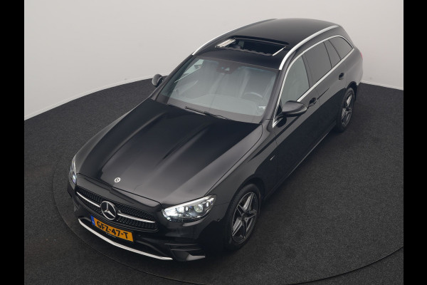 Mercedes-Benz E-Klasse Estate 300 e AMG 320pk PHEV Dealer O.H | SOH 87,7% | Trekhaak af Fabriek | Schuif-/kantel Dak | Widescreen Navi | Multibeam LED | Camera | Alcantara Sportstoelen Verwarmd | Apple Carplay | BLIS | 18"L.M | Plug In Hybrid