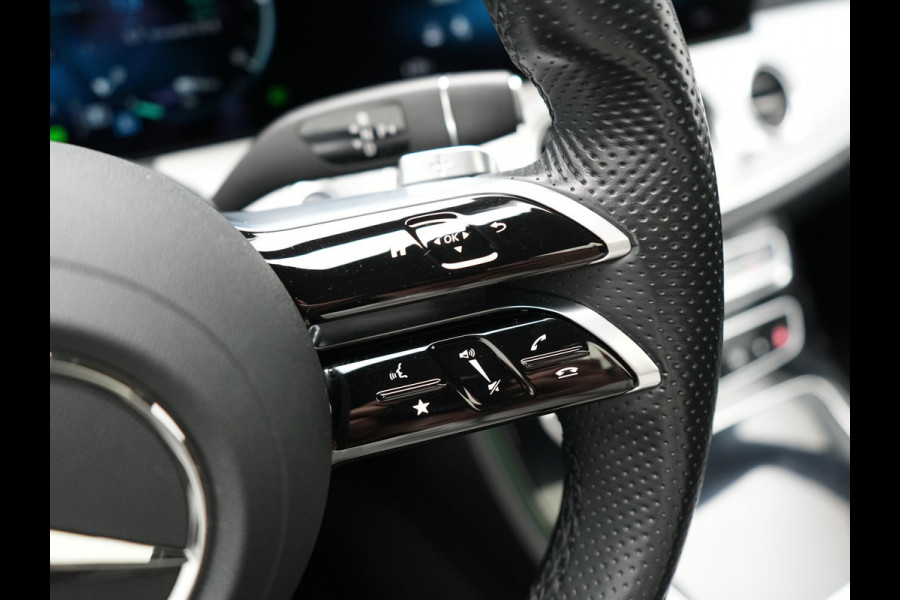 Mercedes-Benz E-Klasse Estate 300 e AMG 320pk PHEV Dealer O.H | SOH 87,7% | Trekhaak af Fabriek | Schuif-/kantel Dak | Widescreen Navi | Multibeam LED | Camera | Alcantara Sportstoelen Verwarmd | Apple Carplay | BLIS | 18"L.M | Plug In Hybrid
