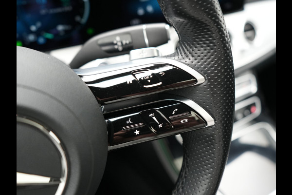 Mercedes-Benz E-Klasse Estate 300 e AMG 320pk PHEV Dealer O.H | SOH 87,7% | Trekhaak af Fabriek | Schuif-/kantel Dak | Widescreen Navi | Multibeam LED | Camera | Alcantara Sportstoelen Verwarmd | Apple Carplay | BLIS | 18"L.M | Plug In Hybrid