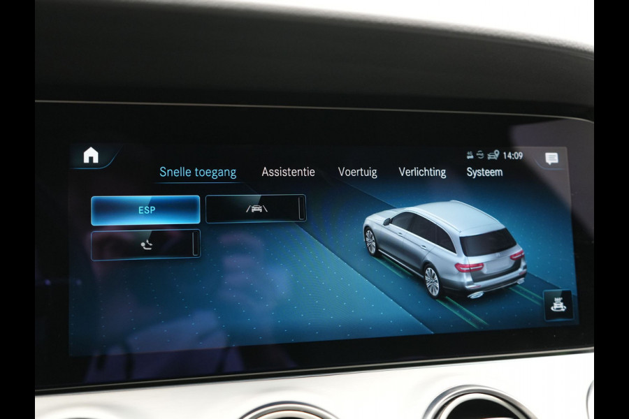 Mercedes-Benz E-Klasse Estate 300 e AMG 320pk PHEV Dealer O.H | SOH 87,7% | Trekhaak af Fabriek | Schuif-/kantel Dak | Widescreen Navi | Multibeam LED | Camera | Alcantara Sportstoelen Verwarmd | Apple Carplay | BLIS | 18"L.M | Plug In Hybrid