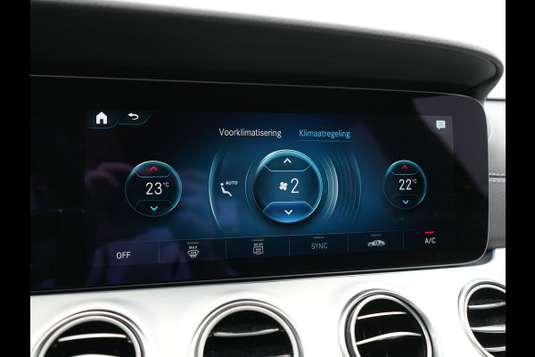 Mercedes-Benz E-Klasse Estate 300 e AMG 320pk PHEV Dealer O.H | SOH 87,7% | Trekhaak af Fabriek | Schuif-/kantel Dak | Widescreen Navi | Multibeam LED | Camera | Alcantara Sportstoelen Verwarmd | Apple Carplay | BLIS | 18"L.M | Plug In Hybrid