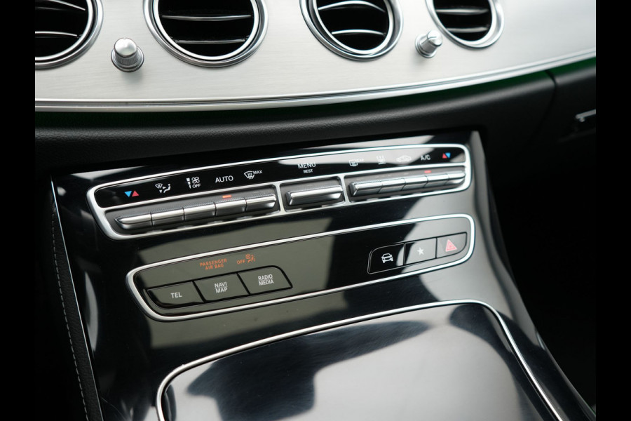 Mercedes-Benz E-Klasse Estate 300 e AMG 320pk PHEV Dealer O.H | SOH 87,7% | Trekhaak af Fabriek | Schuif-/kantel Dak | Widescreen Navi | Multibeam LED | Camera | Alcantara Sportstoelen Verwarmd | Apple Carplay | BLIS | 18"L.M | Plug In Hybrid