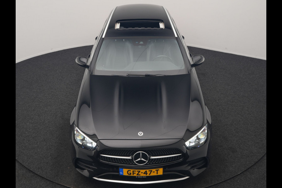 Mercedes-Benz E-Klasse Estate 300 e AMG 320pk PHEV Dealer O.H | SOH 87,7% | Trekhaak af Fabriek | Schuif-/kantel Dak | Widescreen Navi | Multibeam LED | Camera | Alcantara Sportstoelen Verwarmd | Apple Carplay | BLIS | 18"L.M | Plug In Hybrid