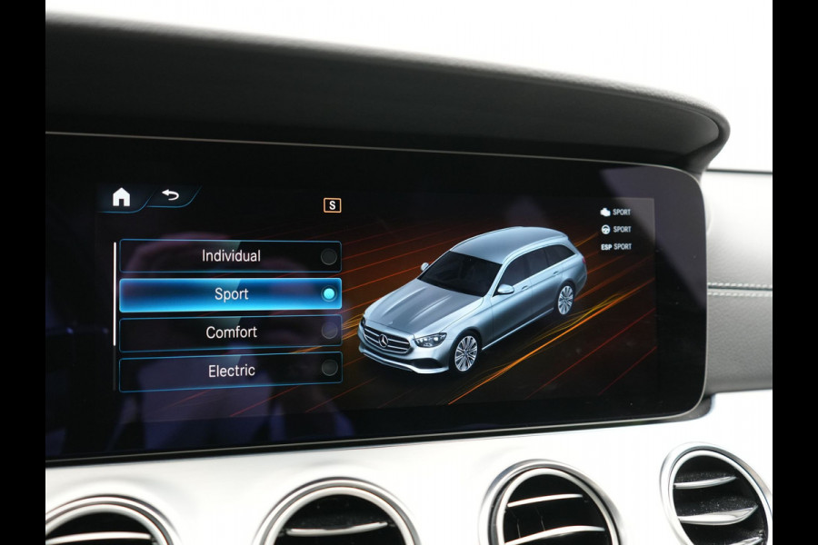 Mercedes-Benz E-Klasse Estate 300 e AMG 320pk PHEV Dealer O.H | SOH 87,7% | Trekhaak af Fabriek | Schuif-/kantel Dak | Widescreen Navi | Multibeam LED | Camera | Alcantara Sportstoelen Verwarmd | Apple Carplay | BLIS | 18"L.M | Plug In Hybrid