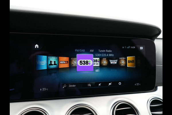 Mercedes-Benz E-Klasse Estate 300 e AMG 320pk PHEV Dealer O.H | SOH 87,7% | Trekhaak af Fabriek | Schuif-/kantel Dak | Widescreen Navi | Multibeam LED | Camera | Alcantara Sportstoelen Verwarmd | Apple Carplay | BLIS | 18"L.M | Plug In Hybrid