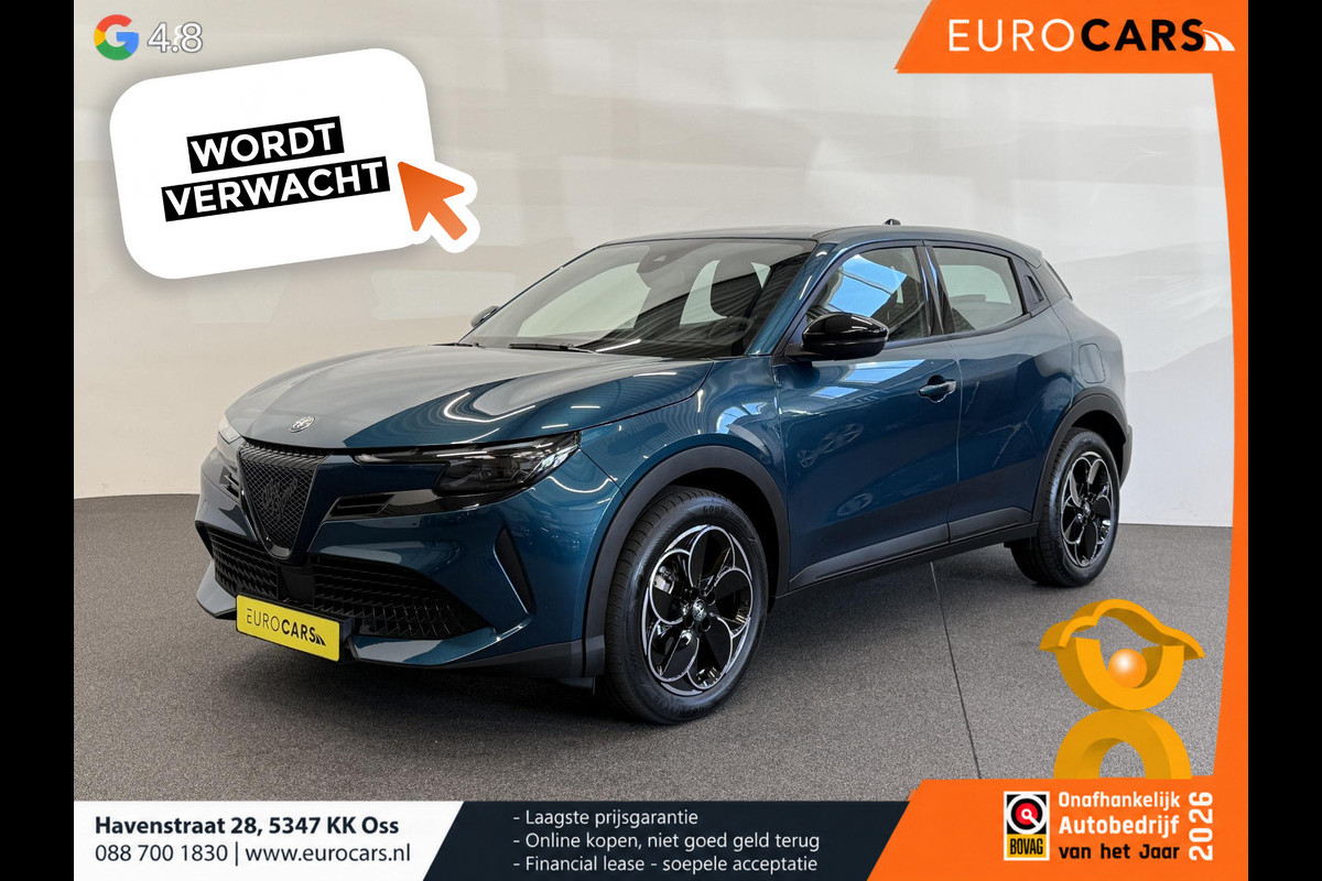 Alfa Romeo junior Elettrica Automaat 156PK Adaptieve Cruise Control LMV 18 inch Full Led Matrix Parkeer sensoren Navigatie Apple Carplay / Android auto  Climate Control