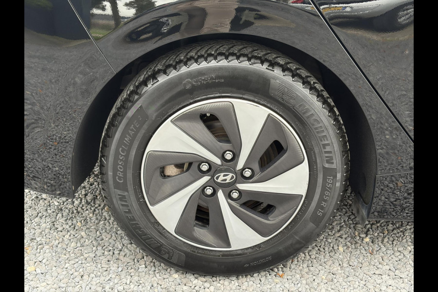 Hyundai IONIQ 1.6 GDi Comfort ✓Carplay✓Camera✓Navi✓Keyless✓Trekhaak✓141pk✓Rijstrooksensor✓Clima✓Cruise Pdc V+A✓N.A.P✓Apk tot 03-2027