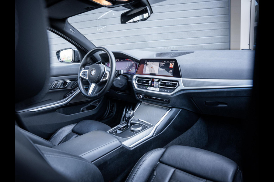 BMW 3 Serie Touring 330e High Executive - M-Sport l Laser l Pano l Trekhaak l HUD