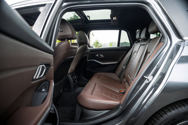 BMW 3 Serie Touring 318i High Executive Edition I NAP I pano I 1e Eigenaar I Zeer netjes I BTW