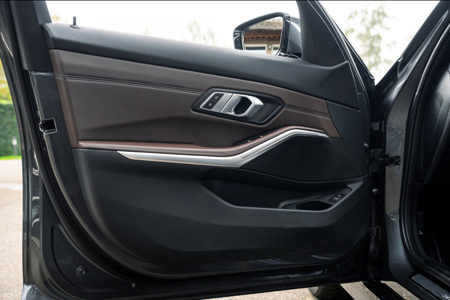BMW 3 Serie Touring 318i High Executive Edition I NAP I pano I 1e Eigenaar I Zeer netjes I BTW