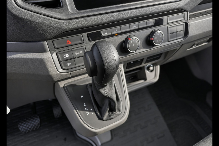 Volkswagen Crafter 35 2.0 TDI L3H2 PB Edition Adaptieve Cruise, Camera, Carplay, LED, Stoelverwarming, 177pk, Automaat, Multimedia,  Voorruit verwarming, Uniek!