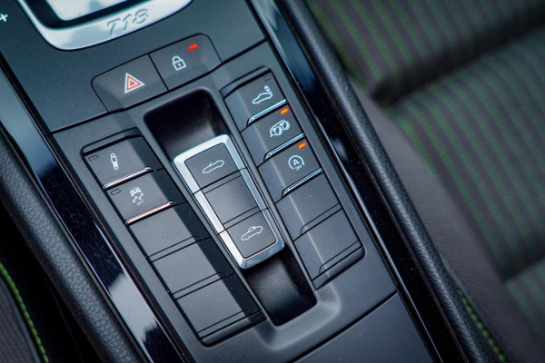 Porsche 718 Boxster 2.0 T / NL Auto / 18-Voudig / Carplay / Approved / Camera