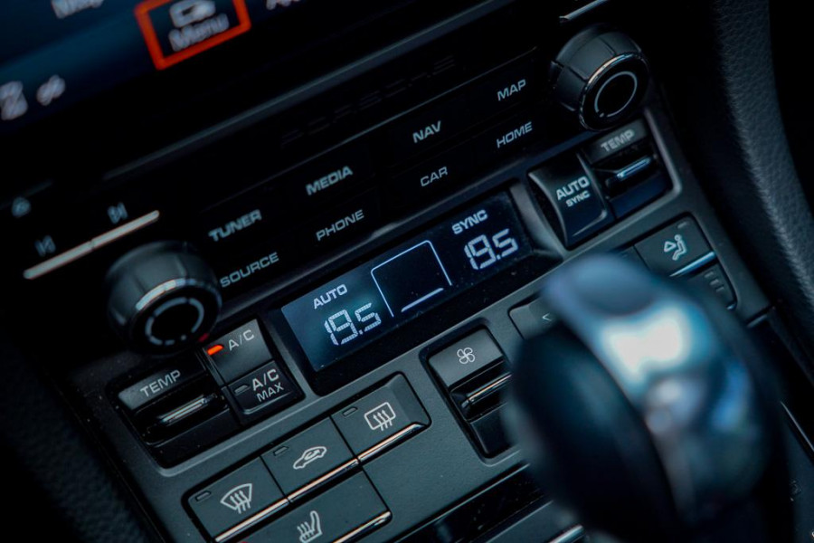 Porsche 718 Boxster 2.0 T / NL Auto / 18-Voudig / Carplay / Approved / Camera