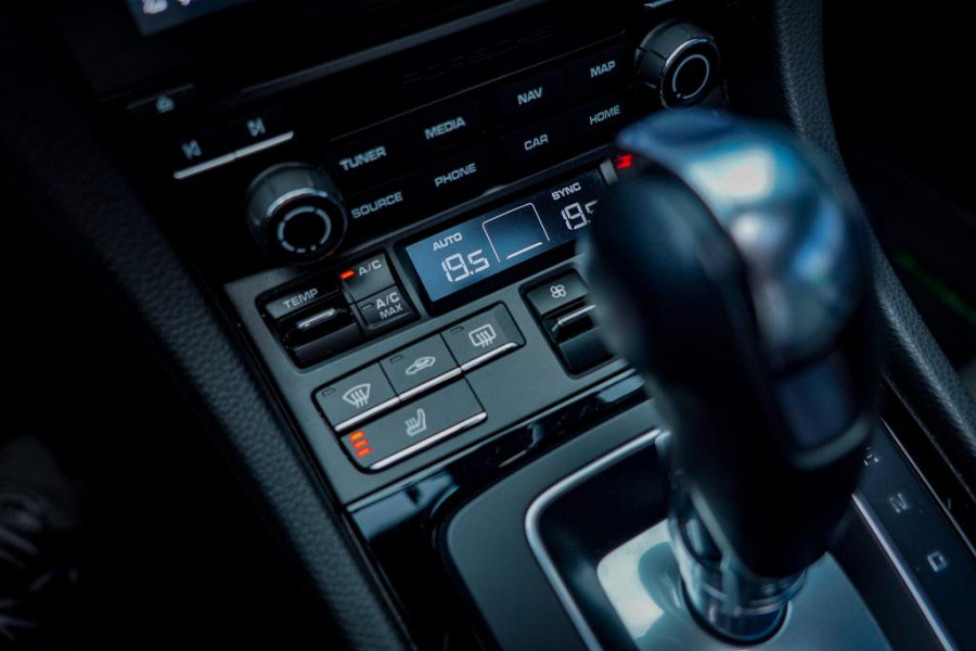 Porsche 718 Boxster 2.0 T / NL Auto / 18-Voudig / Carplay / Approved / Camera