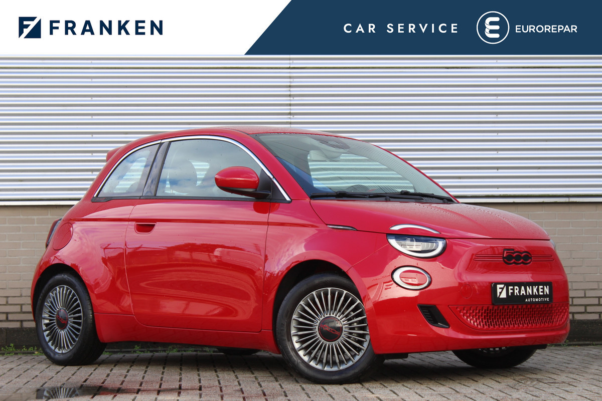 Fiat 500E RED 42 kWh | RED | Parkeersensoren | Carplay | Stoelverwarming
