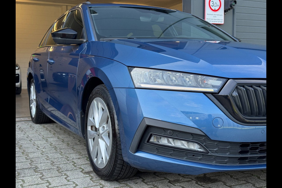 Škoda Octavia Combi 1.0 TSI Sport Business / NAP!! / ADAPTIVE / TREKHAAK / STUURVERW. / CARPLAY / SFEER / P.SENSOR V+A / KEYLESS !