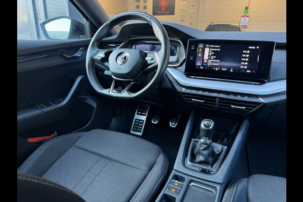 Škoda Octavia Combi 1.0 TSI Sport Business / NAP!! / ADAPTIVE / TREKHAAK / STUURVERW. / CARPLAY / SFEER / P.SENSOR V+A / KEYLESS !