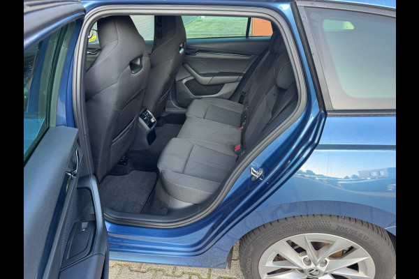 Škoda Octavia Combi 1.0 TSI Sport Business / NAP!! / ADAPTIVE / TREKHAAK / STUURVERW. / CARPLAY / SFEER / P.SENSOR V+A / KEYLESS !
