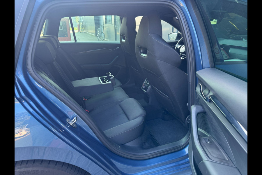 Škoda Octavia Combi 1.0 TSI Sport Business / NAP!! / ADAPTIVE / TREKHAAK / STUURVERW. / CARPLAY / SFEER / P.SENSOR V+A / KEYLESS !