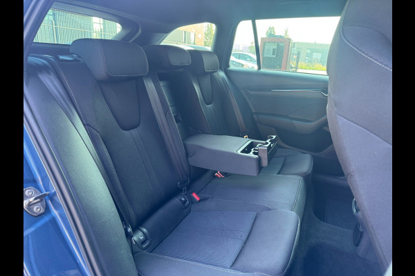 Škoda Octavia Combi 1.0 TSI Sport Business / NAP!! / ADAPTIVE / TREKHAAK / STUURVERW. / CARPLAY / SFEER / P.SENSOR V+A / KEYLESS !