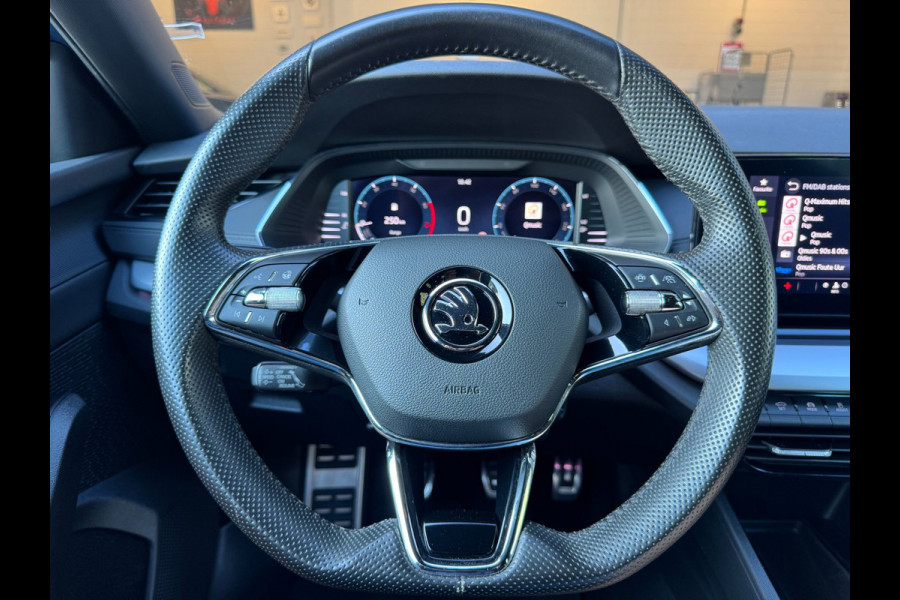 Škoda Octavia Combi 1.0 TSI Sport Business / NAP!! / ADAPTIVE / TREKHAAK / STUURVERW. / CARPLAY / SFEER / P.SENSOR V+A / KEYLESS !