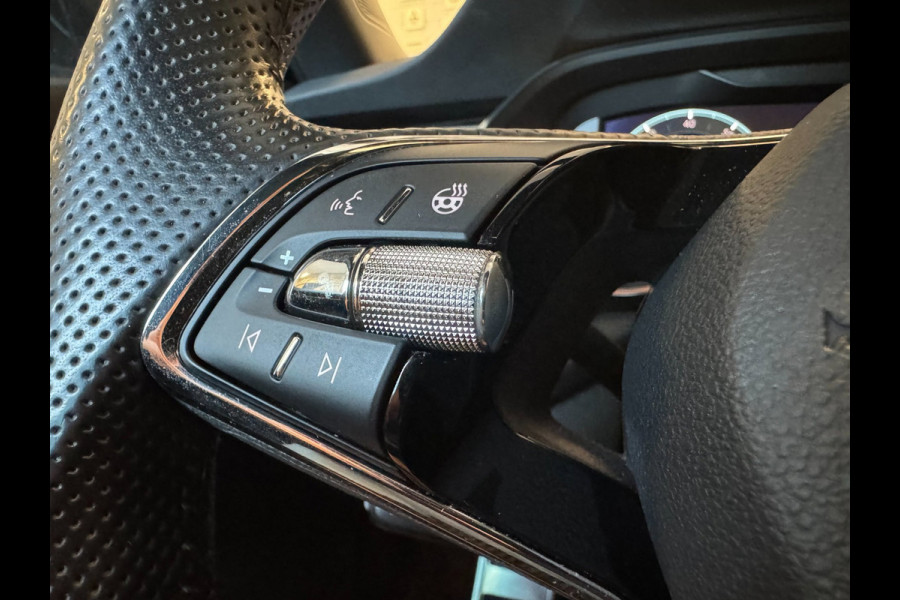 Škoda Octavia Combi 1.0 TSI Sport Business / NAP!! / ADAPTIVE / TREKHAAK / STUURVERW. / CARPLAY / SFEER / P.SENSOR V+A / KEYLESS !