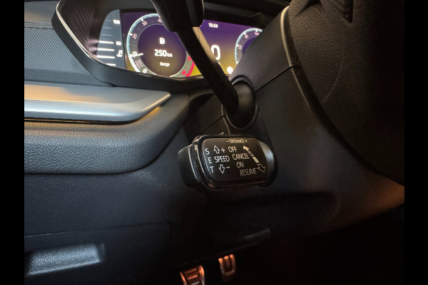 Škoda Octavia Combi 1.0 TSI Sport Business / NAP!! / ADAPTIVE / TREKHAAK / STUURVERW. / CARPLAY / SFEER / P.SENSOR V+A / KEYLESS !