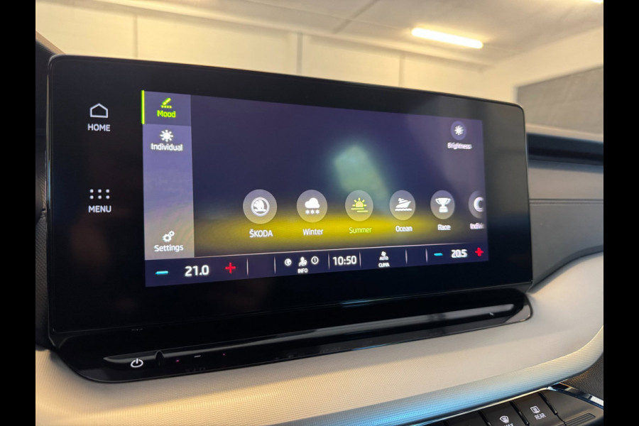 Škoda Octavia Combi 1.0 TSI Sport Business / NAP!! / ADAPTIVE / TREKHAAK / STUURVERW. / CARPLAY / SFEER / P.SENSOR V+A / KEYLESS !