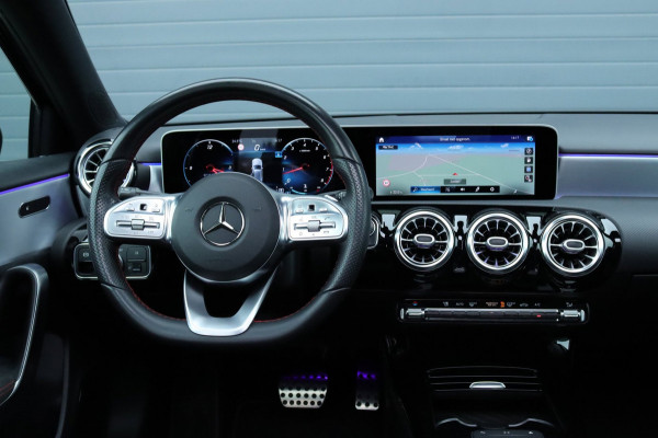 Mercedes-Benz A-Klasse 250 Pano / sfeerverlichting / Carplay
