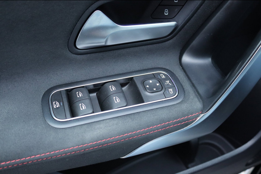 Mercedes-Benz A-Klasse 250 Pano / sfeerverlichting / Carplay