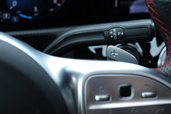 Mercedes-Benz A-Klasse 250 Pano / sfeerverlichting / Carplay