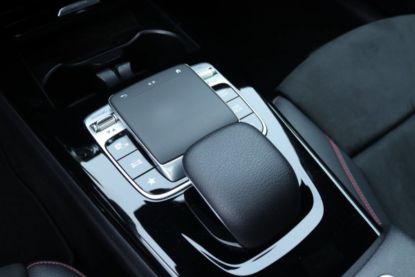 Mercedes-Benz A-Klasse 250 Pano / sfeerverlichting / Carplay