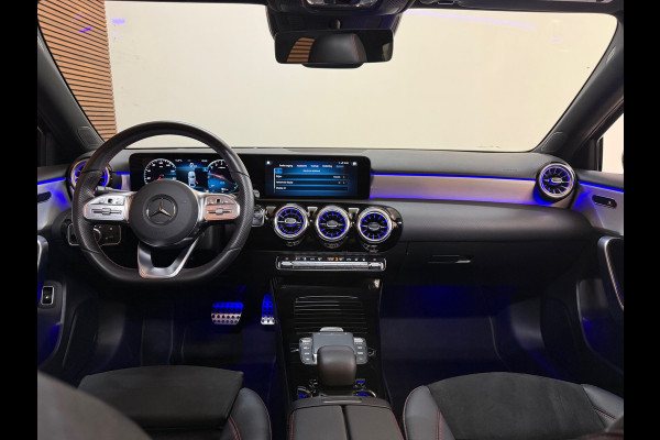 Mercedes-Benz A-Klasse 250 e AMG Line | Stoelverwarming | Alcantara | Panorama dak | Carplay | Head-Up | Multibeam LED |Keyless Go