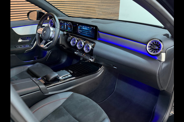 Mercedes-Benz A-Klasse 250 e AMG Line | Stoelverwarming | Alcantara | Panorama dak | Carplay | Head-Up | Multibeam LED |Keyless Go